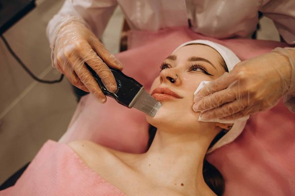 Comment choisir et utiliser le bon type de peeling chimique à domicile?